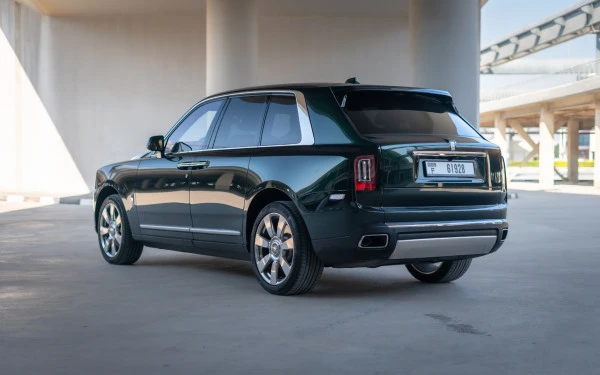  Green Rolls Royce Cullinan Photo 2