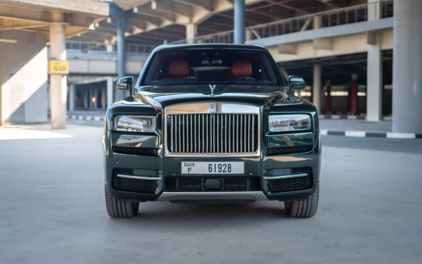  Green Rolls Royce Cullinan Photo 3