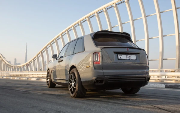  Grey Rolls Royce Cullinan Photo 2